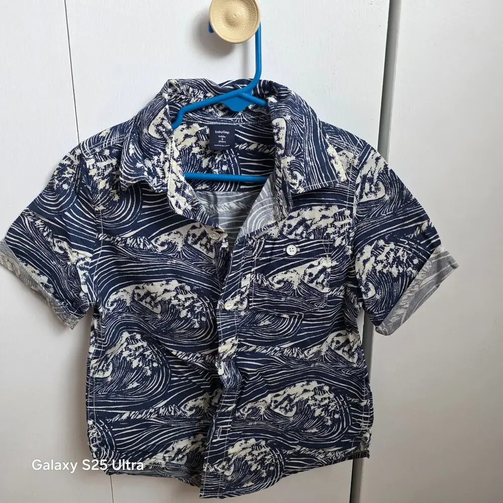 EUC‎ Baby Gapp crashing waves, short sleeve, button up collared shirt sz 3T